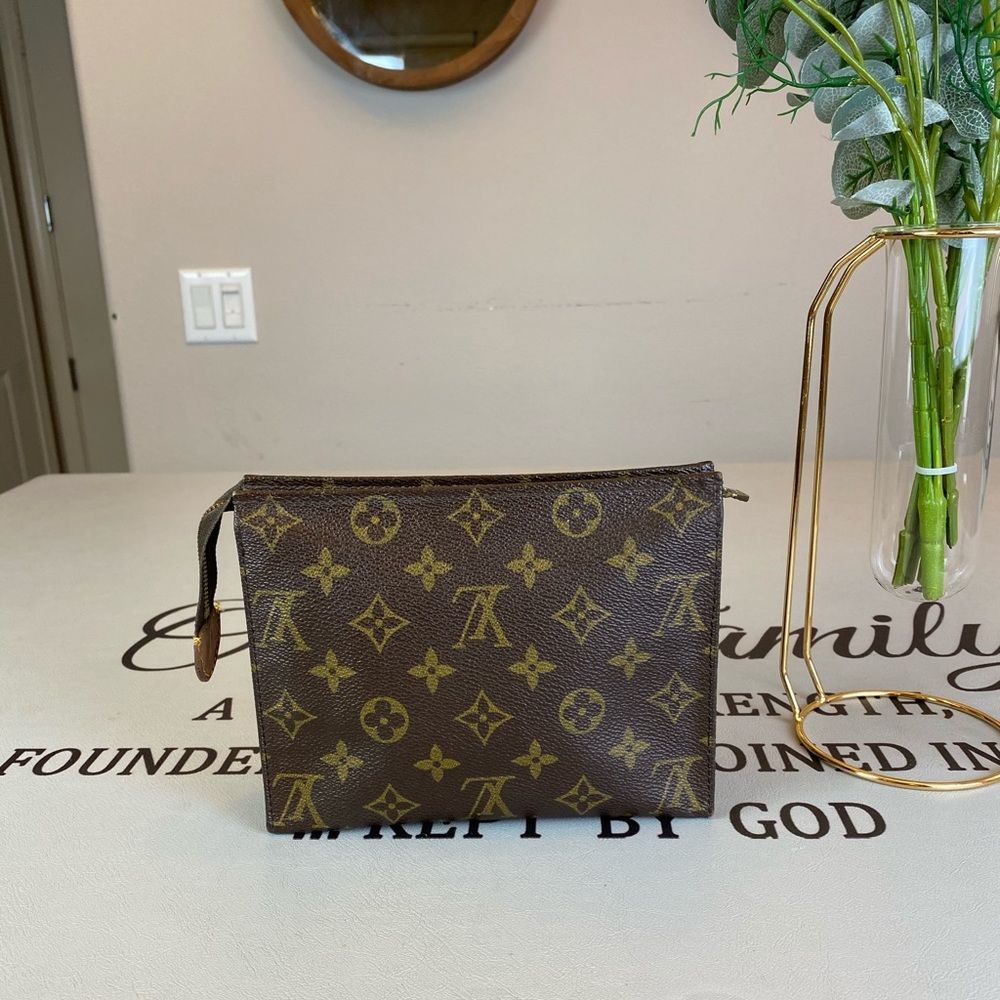 Louis Vuitton Monogram Canvas Small Pouch Clutch